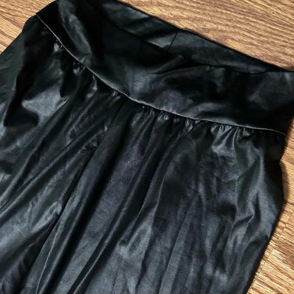 Boohoo High Waisted Shiny Leggings - Picture 5 of 7